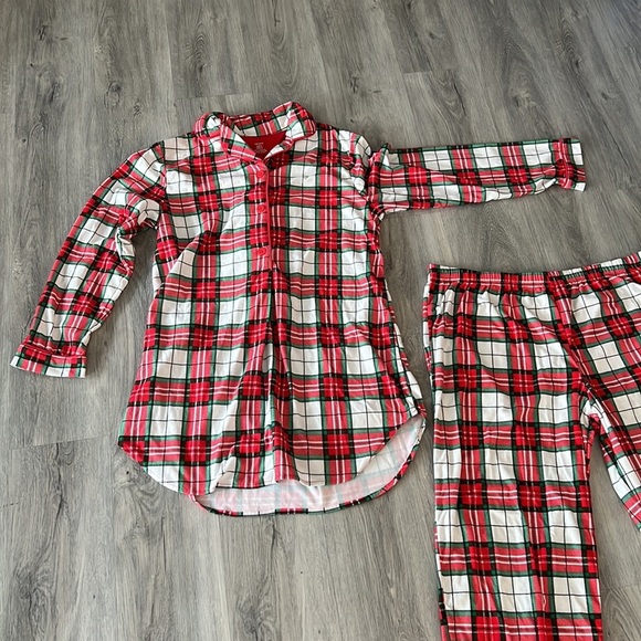 Carters mom & dad matching PJs - PJ shirt for mom- medium / pants for dad XL - Picture 4 of 11